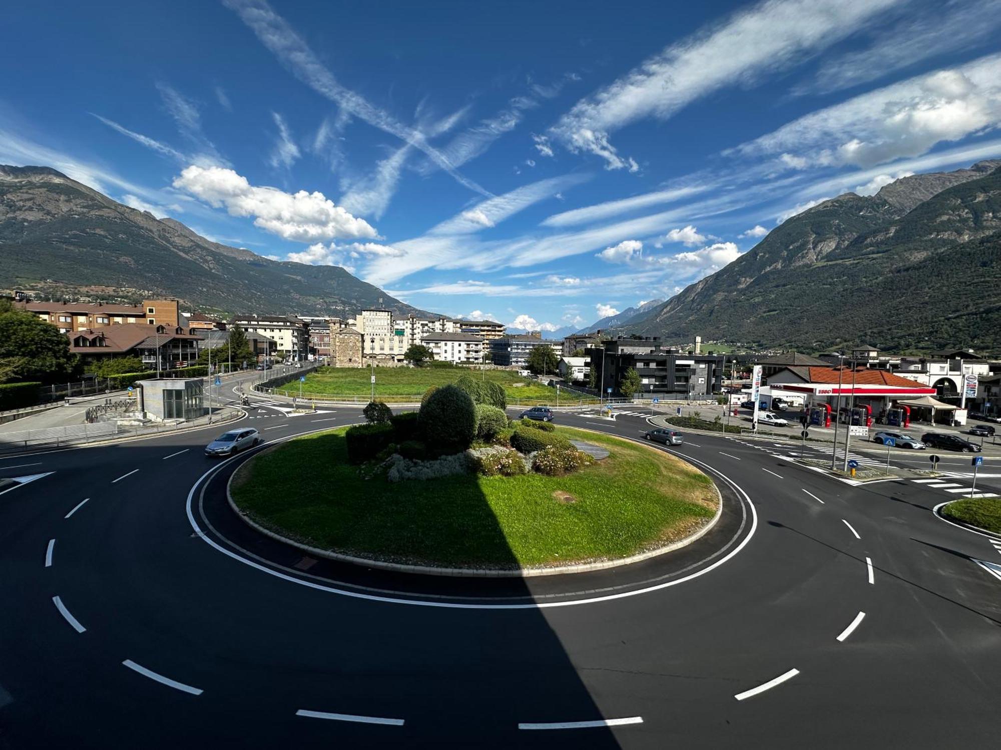 Aosta Center Holidays Apartments Esterno foto